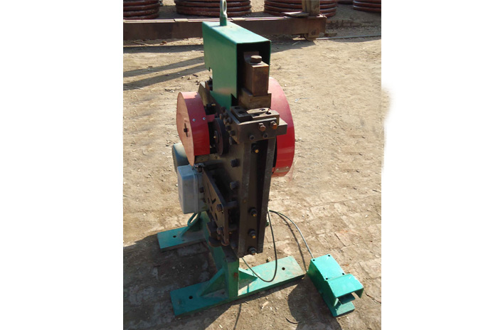 <b>電纜軸盤鋼沖剪機</b>